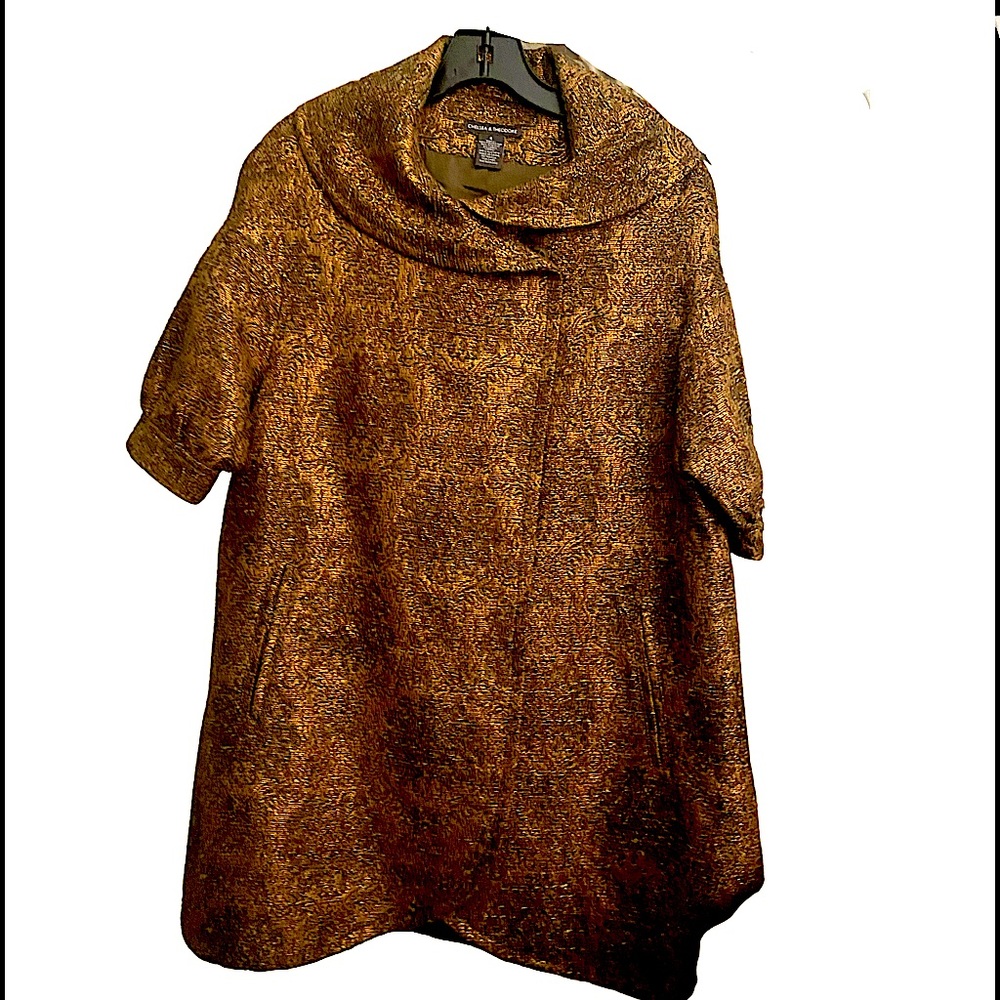 Knee length short sleeve boxy jacket